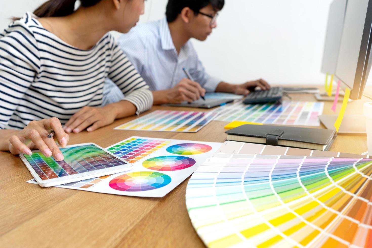 Ejemplo de estudio y selección de colores institucionales para una identidad visual